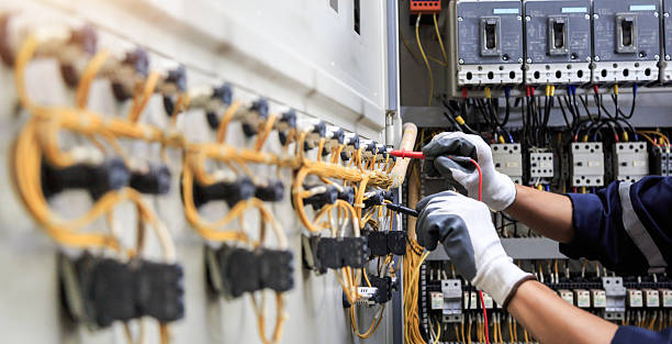 Professional Electrician technician working in Shavano Park, TX